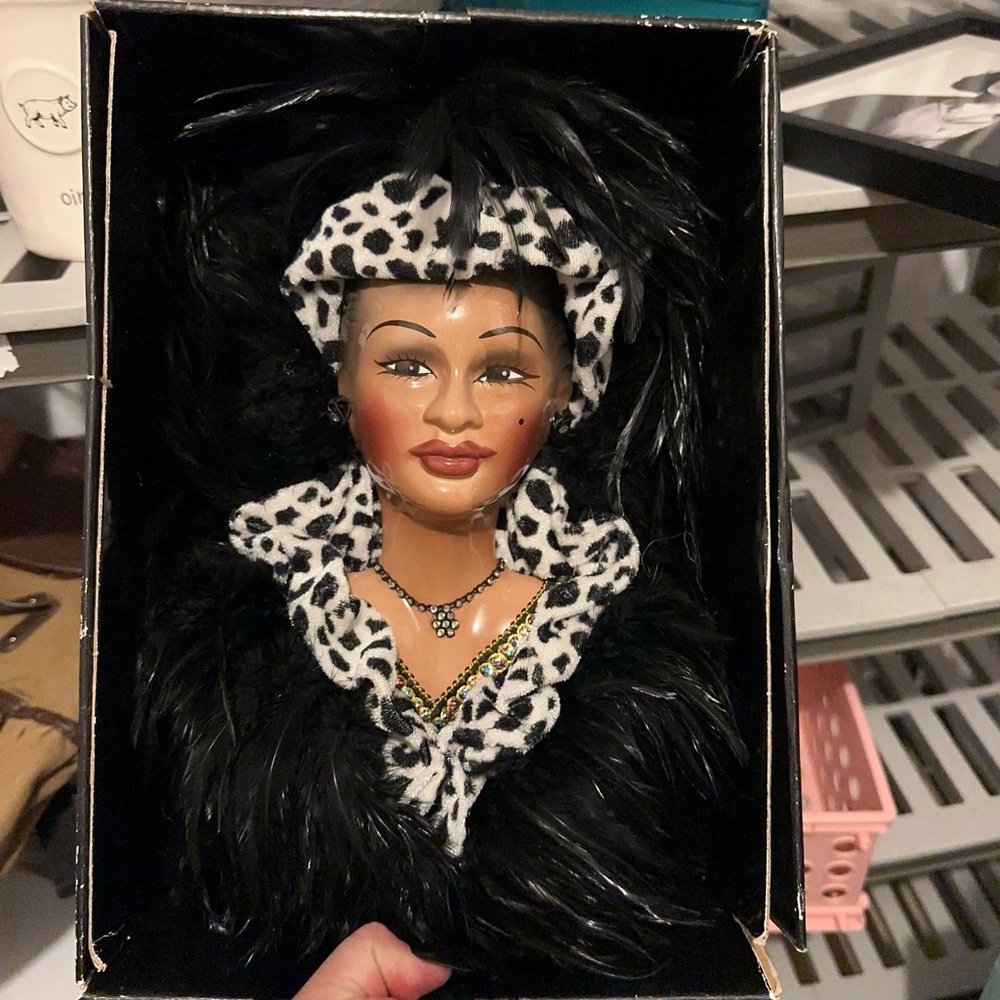 Unique Creations Lady Lucy Lucille Ball Mask Wall Black Feathers Wall Plaque